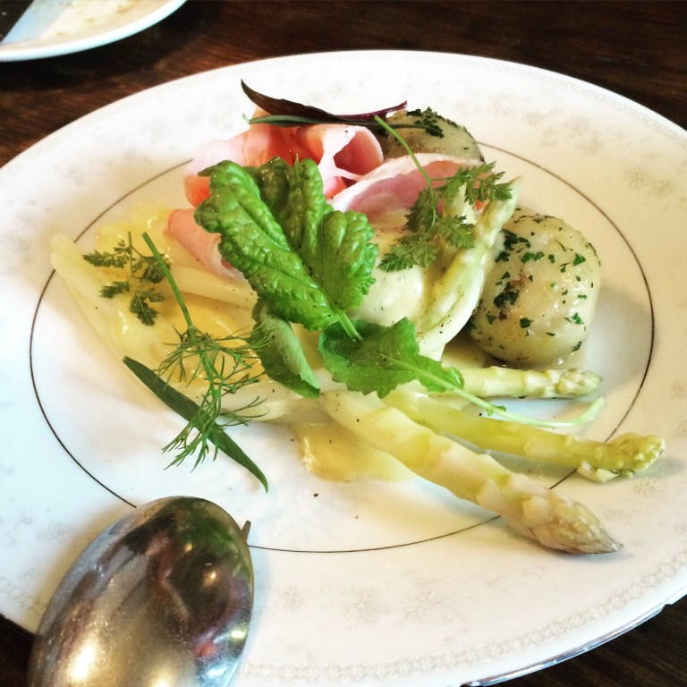 Asparagus with hollandaise